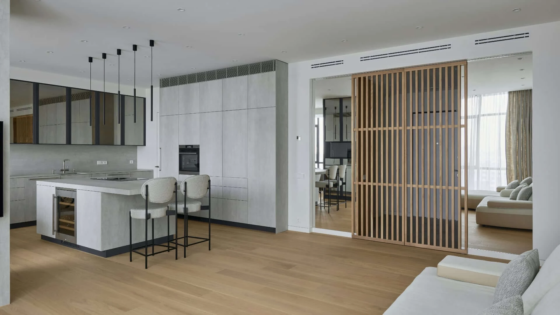 Offene Designküche mit geölten Landhausdielen aus Holz – elegante Parkettlösung von Art Parkett Stelzl in München