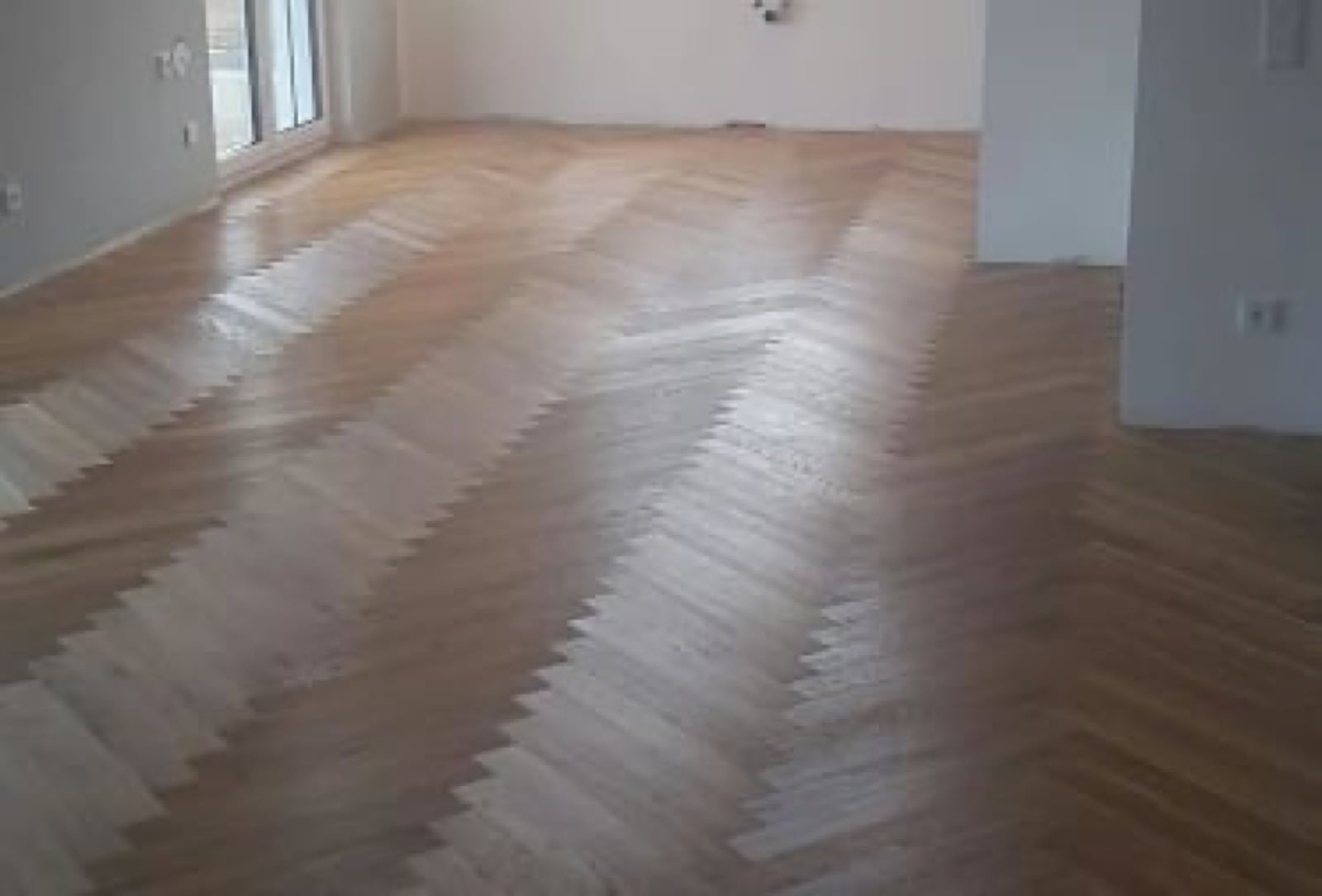 Material samples and surfaces in the Parkett Stelzl showroom in Munich-Forstenried